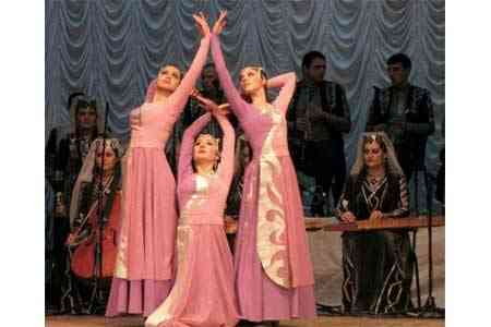 Altounyan song and dance ensemble goes on tour of France 