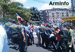 Генпрокурор Армении: Выполнение функциональных обязанностей иногда предполагает применение полицейскими физической силы