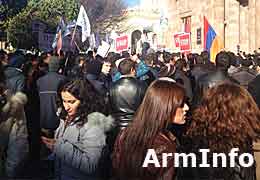 Residents of some buildings in Amiryan Street in Yerevan demand president to resolve their housing problems 
