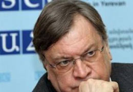 Глава ереванского офиса ОБСЕ выразил озабоченность в связи со случаями насилия в отношении активистов
