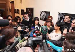 Наира Зограбян : Не верю, что Тигран Уриханян сложит мандат