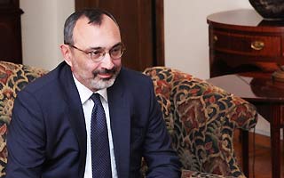 Глава МИД НКР принял делегацию фонда Туфенкян
