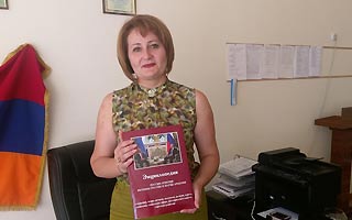 <Арэксимбанк-группа Газпромбанка> подарил школам Армавирского марза уникальную энциклопедию <Россия-Армения. Регионы России и марзы  Армении>