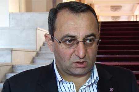 Минасян: вопрос сложения депутатами парламента от оппозиции своих мандатов  находится в повестке