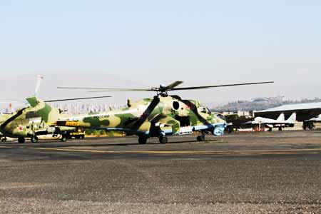 В Армении российские вертолётчики уничтожают цели условного противника, применяя сирийский боевой опыт