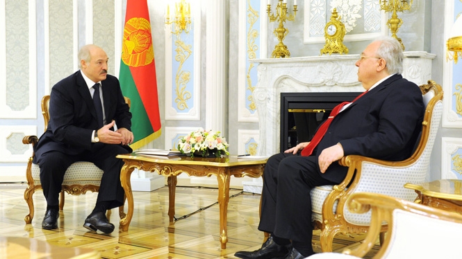 Лукашенко: Армения  и Азербайджан без посредников должны сесть и решить карабахский вопрос