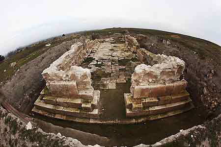 На территории Арцаха найдены христианские сооружения с нетрадиционным для армянских святынь входом со стороны Востока