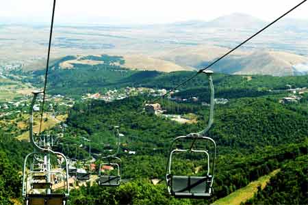 The governor of Kotayk region asks to reconsider the decision on  transferring the cable car in Tsakhkadzor to the management of the  National Olympicto the committee