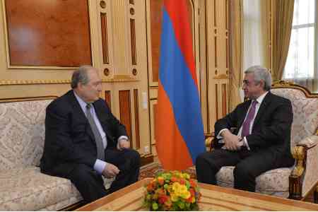 Серж Саргсян официально объявил имя кандидата от властей на пост президента страны – им является посол РА в Великобритании Армен Саркисян