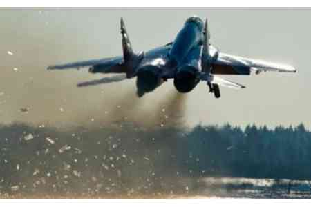 Молодые российские летчики отработали первый самостоятельный пилотаж на МиГ-29 в небе Армении