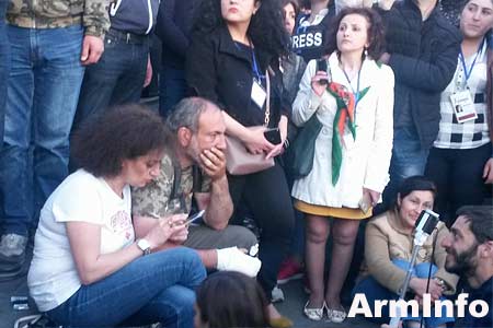 «Քայլ արա, մերժիր Սերժին՚ բողոքի ակցիայի մասնակիցները Բաղրամյան-26-ի մոտ են