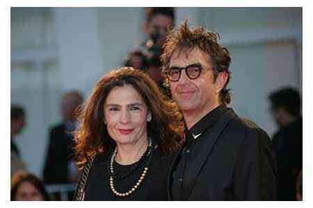 Director Atom Egoyan and actress Arsine Khanjyan joined the Yerevan  disobedience actions