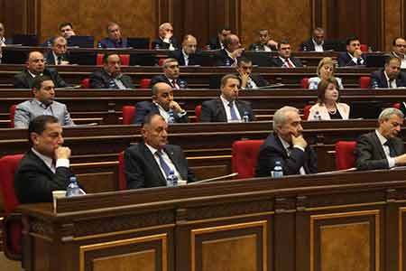 В парламенте Армении вновь прозвучали взаимные обвинения в сдаче Арцаха
