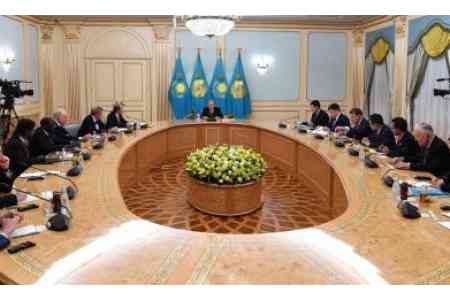 Нурсултан Назарбаев встретился с ведущими зарубежными экспертами - участниками XI Астанинского экономического форума
