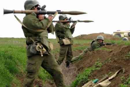 Гранатометчики 102-ой РВБ отрабатывают навыки уничтожения целей условного противника в горах Армении