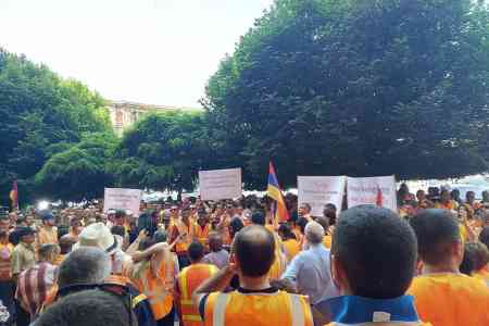 ``We are the owners of our deposit!`` Lydian Armenia workers are  protesting in front of government calling to open roads to Amulsar 