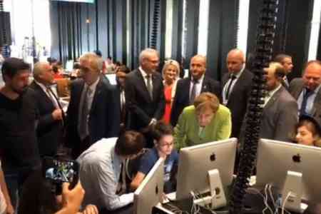 Меркель посетила Центр креативных технологий "Тумо"
