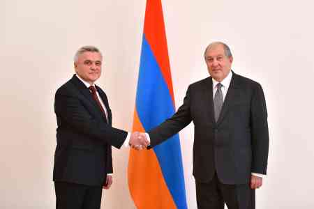 Новоназначенный посол Украины вручил верительные грамоты президенту Армении