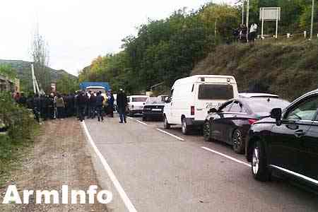 A group of Goris residents blocked highway demanding  resignation of  a new governor of Syunik Region 