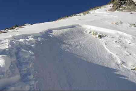 One of servicemen who disappeared under an avalanche in Sisian is  still missing.