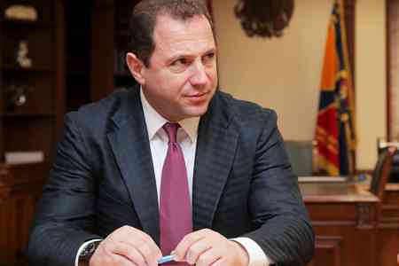 Министр обороны РА Давид Тоноян принял посла Франции в Армении Джонатана Лакота.