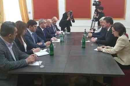 В Ереване проходит встреча действующего председателя ОБСЕ с главой МИД Арцаха