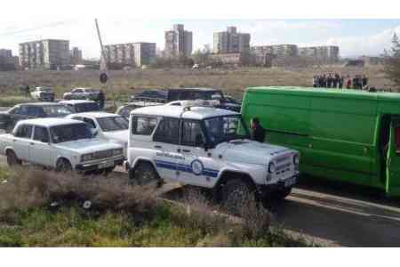 Residents of Zartonk village of Armavir region blocked  railway line  and hold a protest