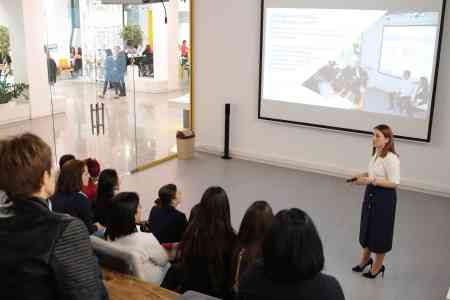 Beeline Armenia PR manager reads  "PR and Communication Technologies"   lecture for students 