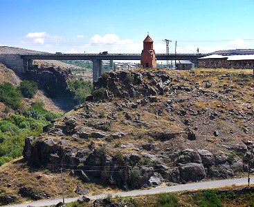 Archaeologist Mkrtich Zardaryan urged the Ministry of Culture to  resolve the issue of closing the necropolis in Ashtarak, located in a  specially protected area