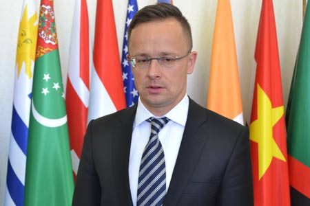 Рабочий визит в Aшхабад министра иностранных дел и внешней торговли Венгрии Петер Сийярто