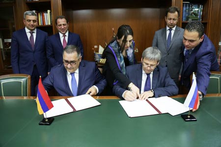 Армения и Россия обсудили перспективы брендов "Армениан Арми" и "Армия России"