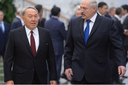 Лукашенко и Назарбаев подробно обсудили ситуацию в Казахстане
