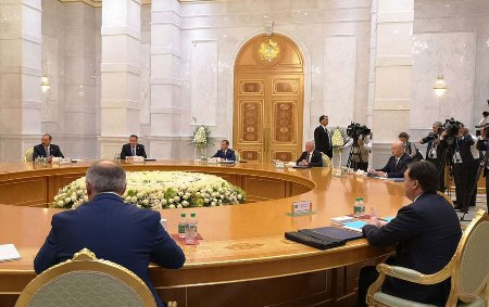 Заседание Совета глав правительств СНГ началось со встречи в узком составе