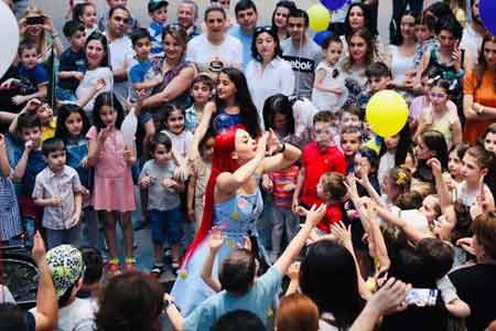 Банк ВТБ (Армения) устроил праздник для детей своих сотрудников