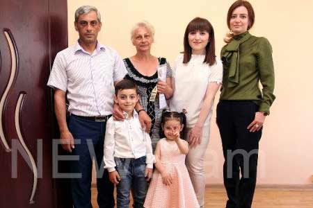 Международный день защиты детей стал настоящим праздником для 5 социально-необеспеченных семей из Гюмри, отпраздновавшим новоселье благодаря усилиям компании ЗАО “Электрические сети Армении” и Фонда Ташир (video)