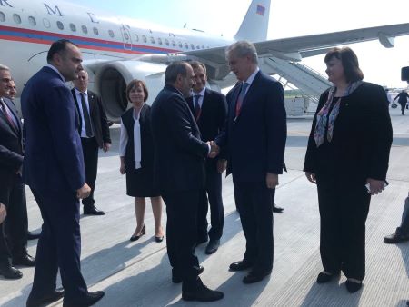 Никол Пашинян прибыл в Санкт-Петербург