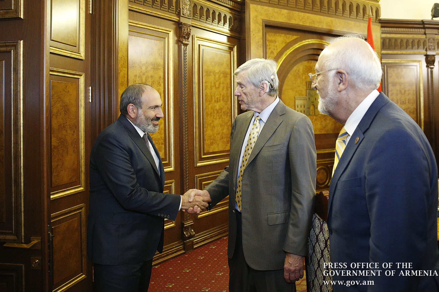 Nikol Pashinyan received members of a research group established at   the initiative of the American University of Armenia and AGBU
