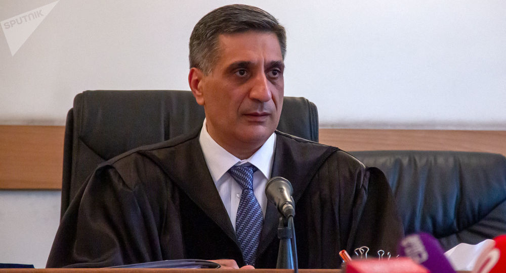 Судья Армен Даниелян, рассматривающий дело 1 марта 2008 года, отказался взять самоотвод