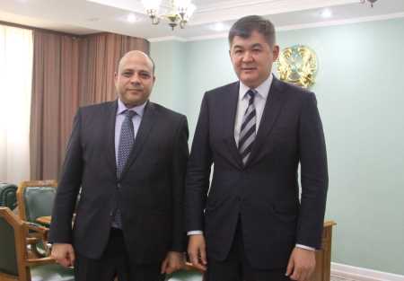 Посол Армении в Казахстане встретился с министром здравоохранения республики