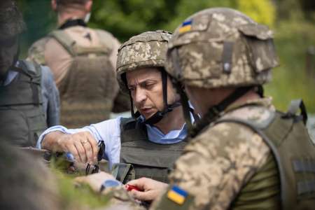 Зеленский: разведение сил в Станице Луганской стало первым шагом к прекращению огня