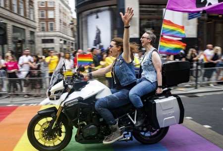 Субботний гей-парад в Лондоне стал крупнейшим в истории