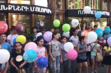 40 детей из малообеспеченных семей Ширакской области приехали на «день счастья» в Ереван
