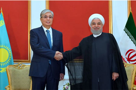 Глава государства встретился с президентом Ирана Хасаном Рухани 