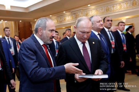Nikol Pashinyan gifts Vladimir Putin Vladimir Kazimirov`s  "Peace to  Karabakh" book 