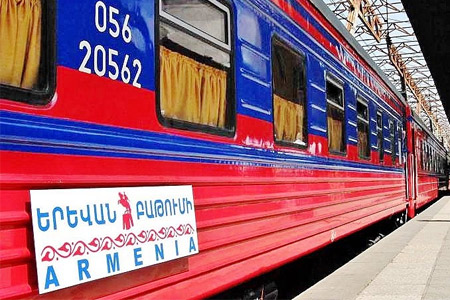 В ответ на требование "железнодорожников" в Южно-Кавказской железной дороге выразили готовность повысить зарплаты своим сотрудникам на 10%  - Министр