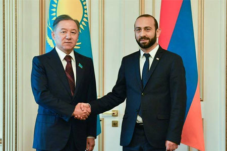 Арарат Мирзоян встретился с Председателем Мажилиса Казахстана