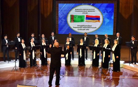 Во Дворце мукамов состоялся концерт Ереванского государственного камерного хора