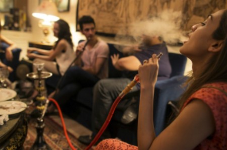 В Армении выросло число курильщиков кальяна среди подростков