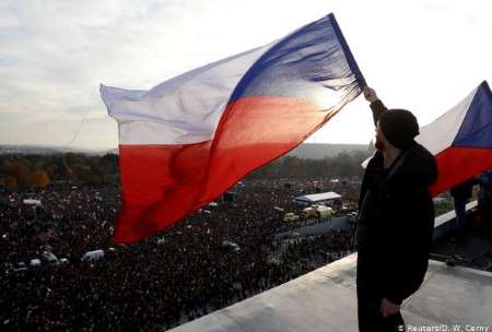 Четверть миллиона человек требовали в Праге отставки премьера
