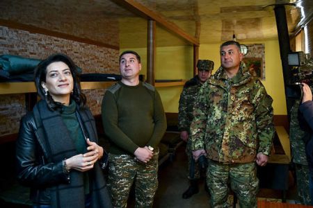 В Армении предусмотрено сформировать женский полк, управлять которым также будут женщины